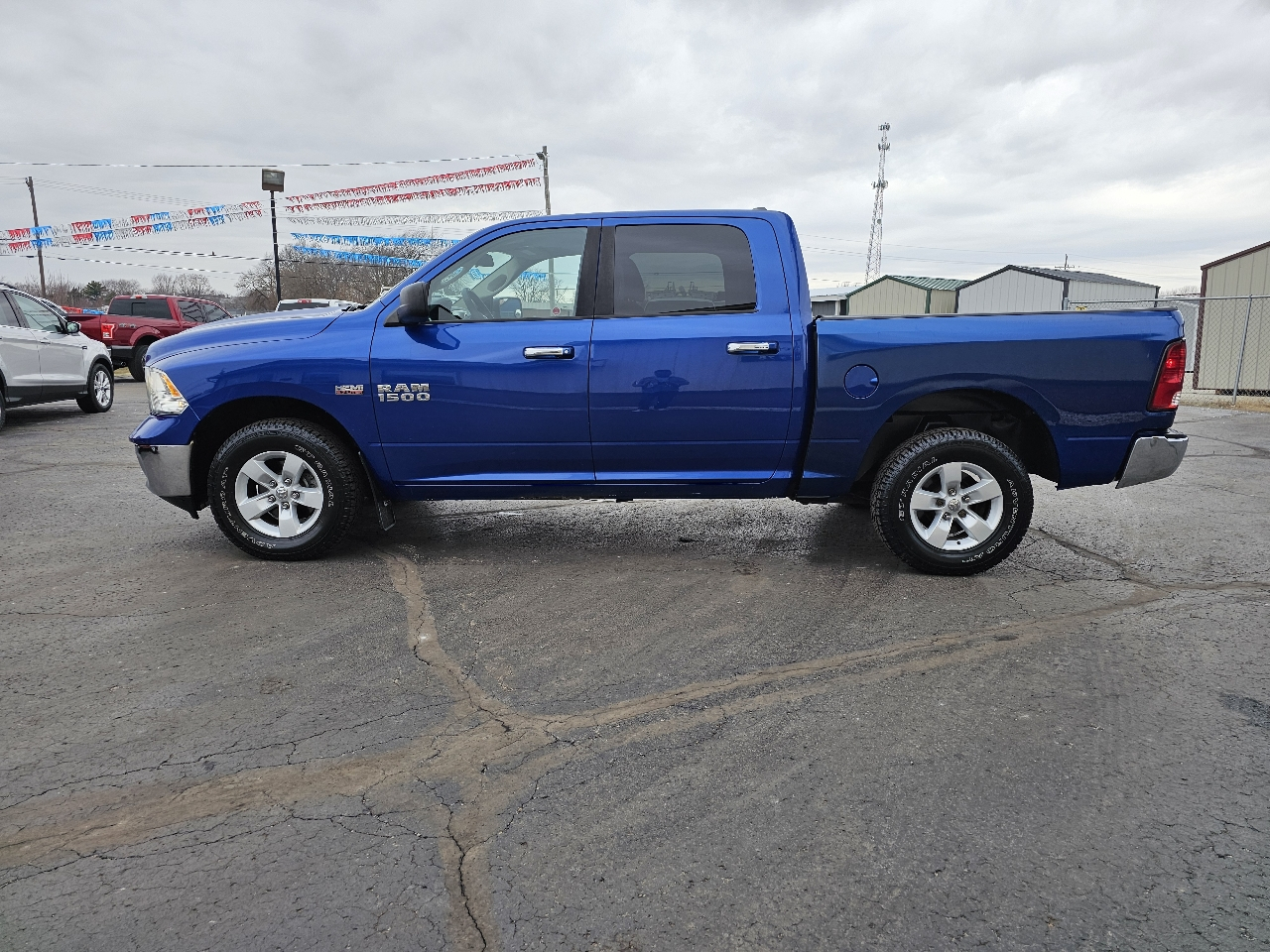 RAM 1500 4WD Crew Cab 140.5" SLT 2016
