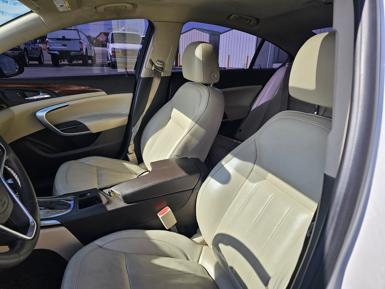 Buick Regal 4dr Sdn Premium II FWD 2016