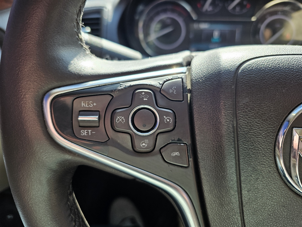 Buick Regal 4dr Sdn Premium II FWD 2016