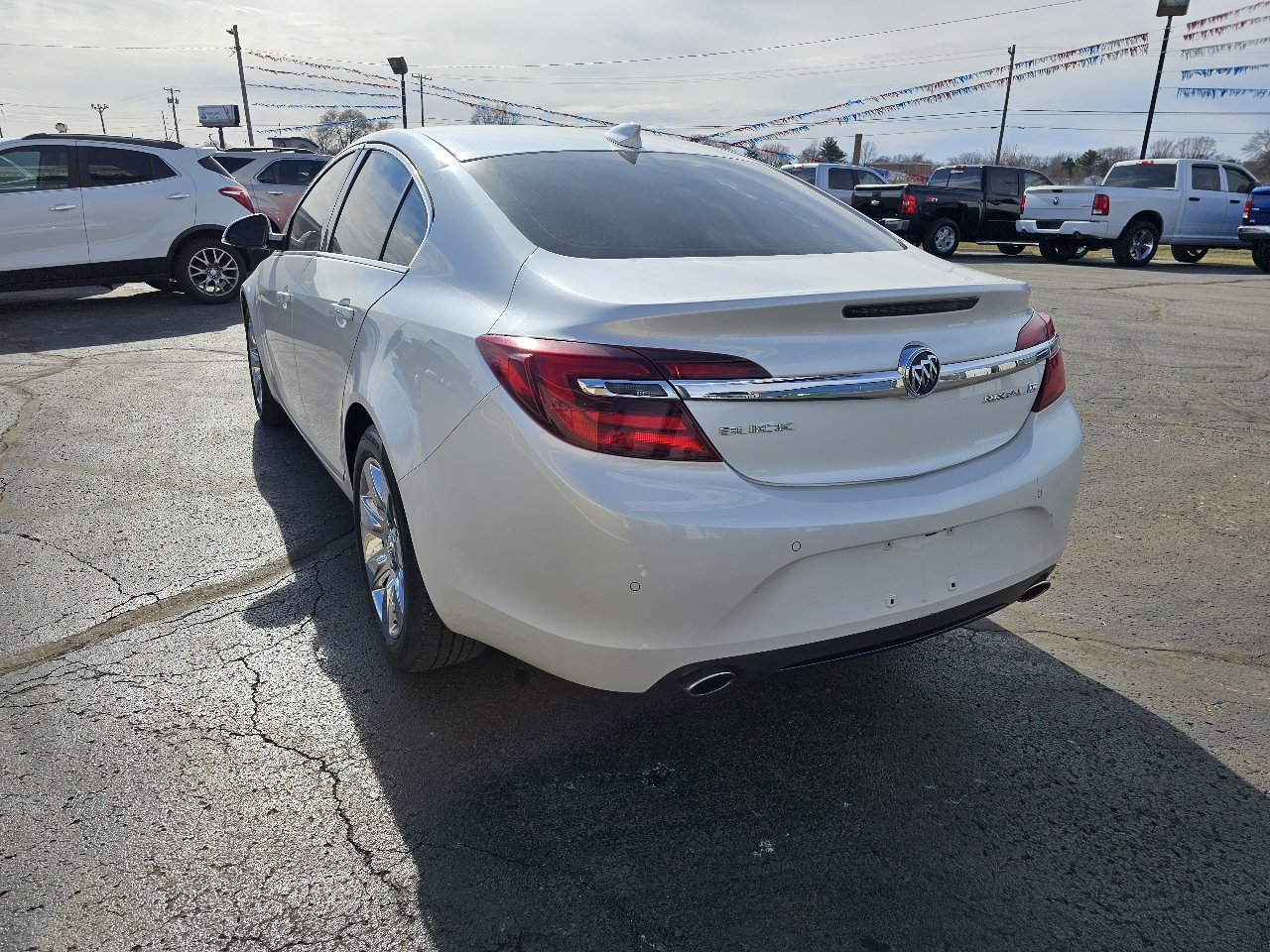 Buick Regal 4dr Sdn Premium II FWD 2016
