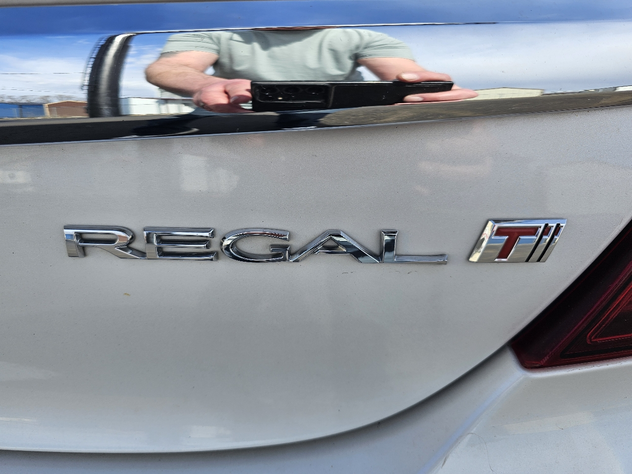 Buick Regal 4dr Sdn Premium II FWD 2016