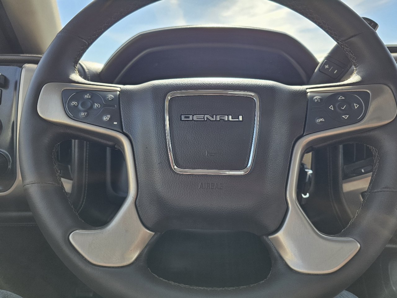 GMC Sierra 1500 4WD Crew Cab 143.5" Denali 2017