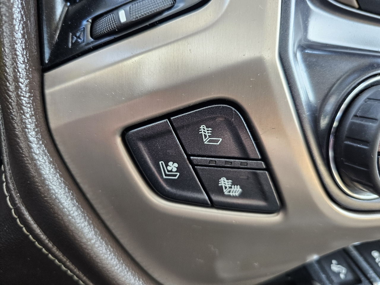 GMC Sierra 1500 4WD Crew Cab 143.5" Denali 2017