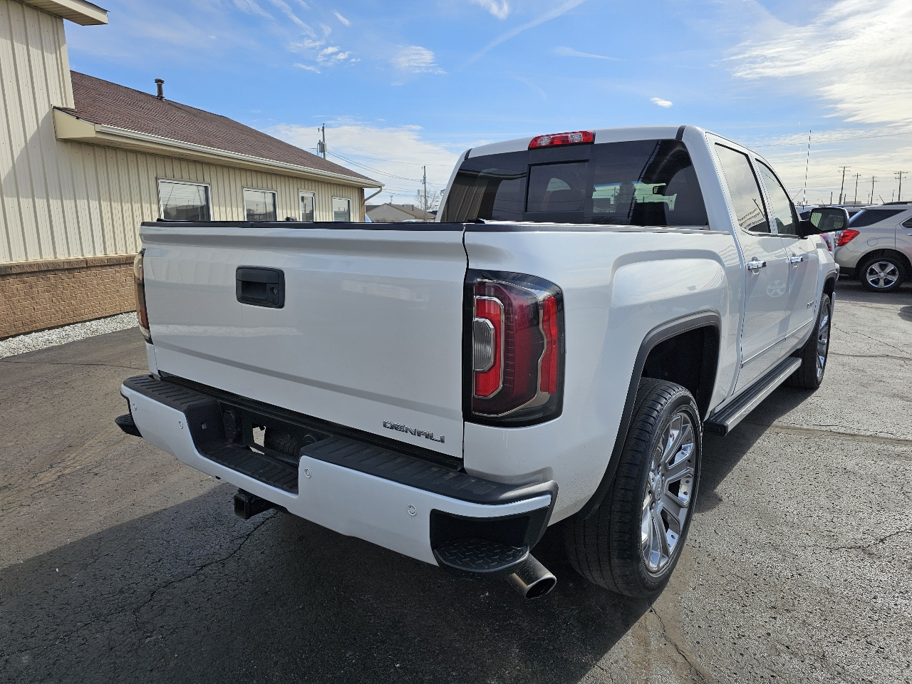 GMC Sierra 1500 4WD Crew Cab 143.5" Denali 2017