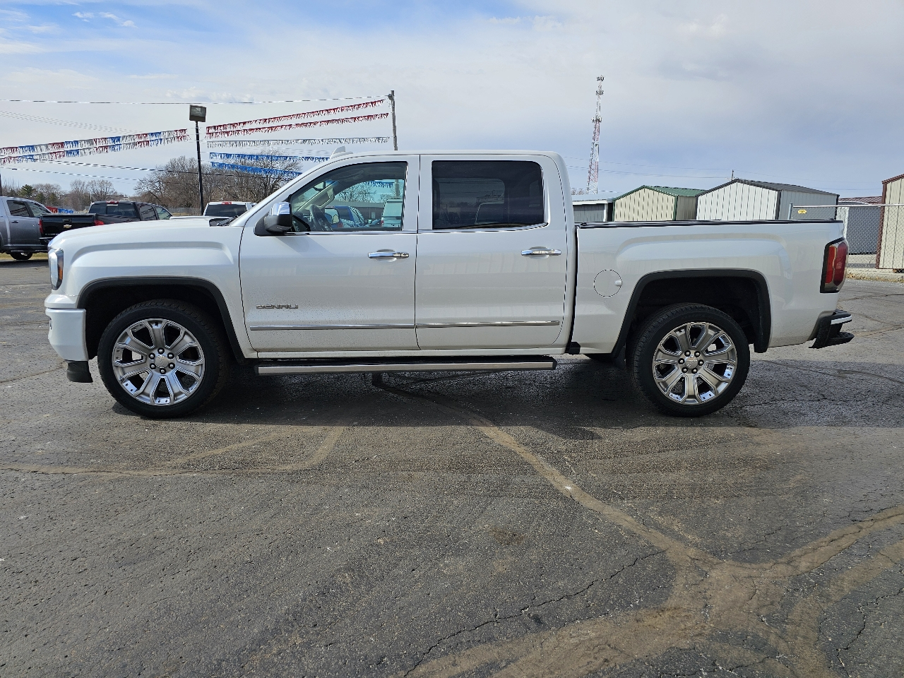 GMC Sierra 1500 4WD Crew Cab 143.5" Denali 2017