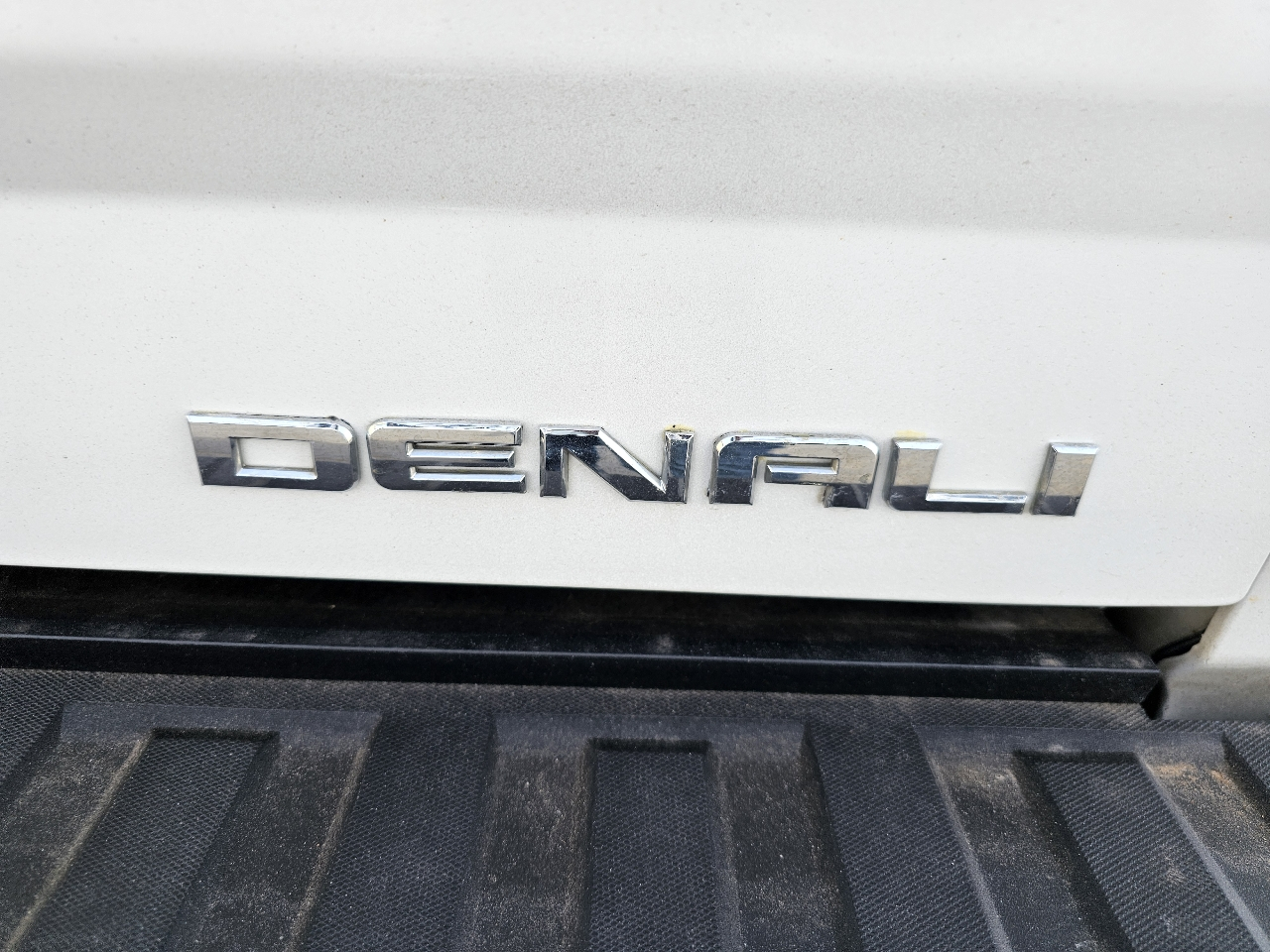 GMC Sierra 1500 4WD Crew Cab 143.5" Denali 2017