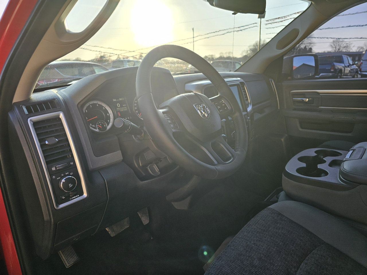 RAM 1500 4WD Crew Cab 140.5" Big Horn 2015