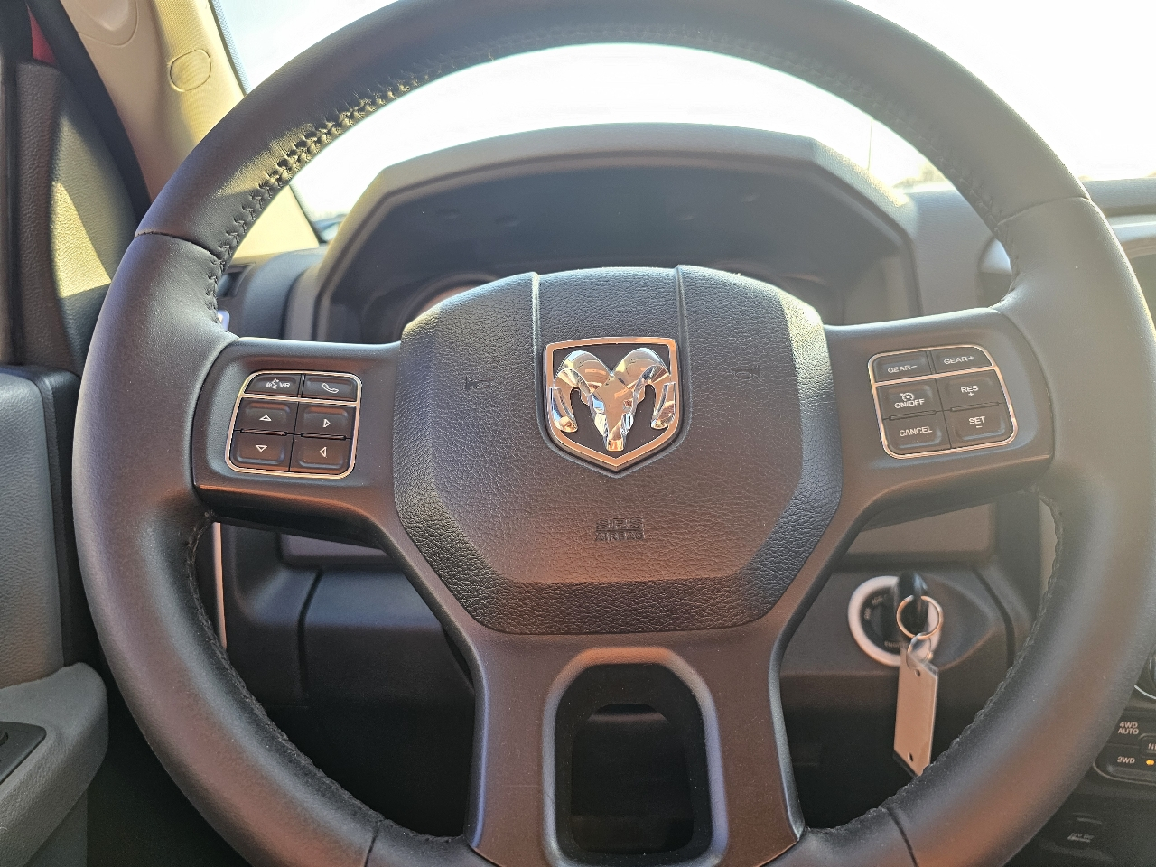 RAM 1500 4WD Crew Cab 140.5" Big Horn 2015