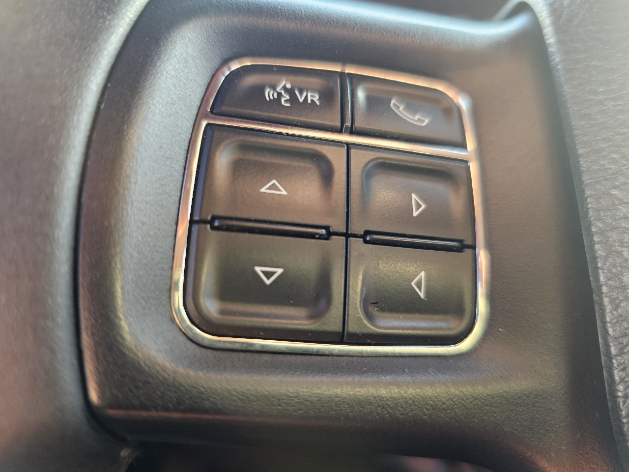 RAM 1500 4WD Crew Cab 140.5" Big Horn 2015