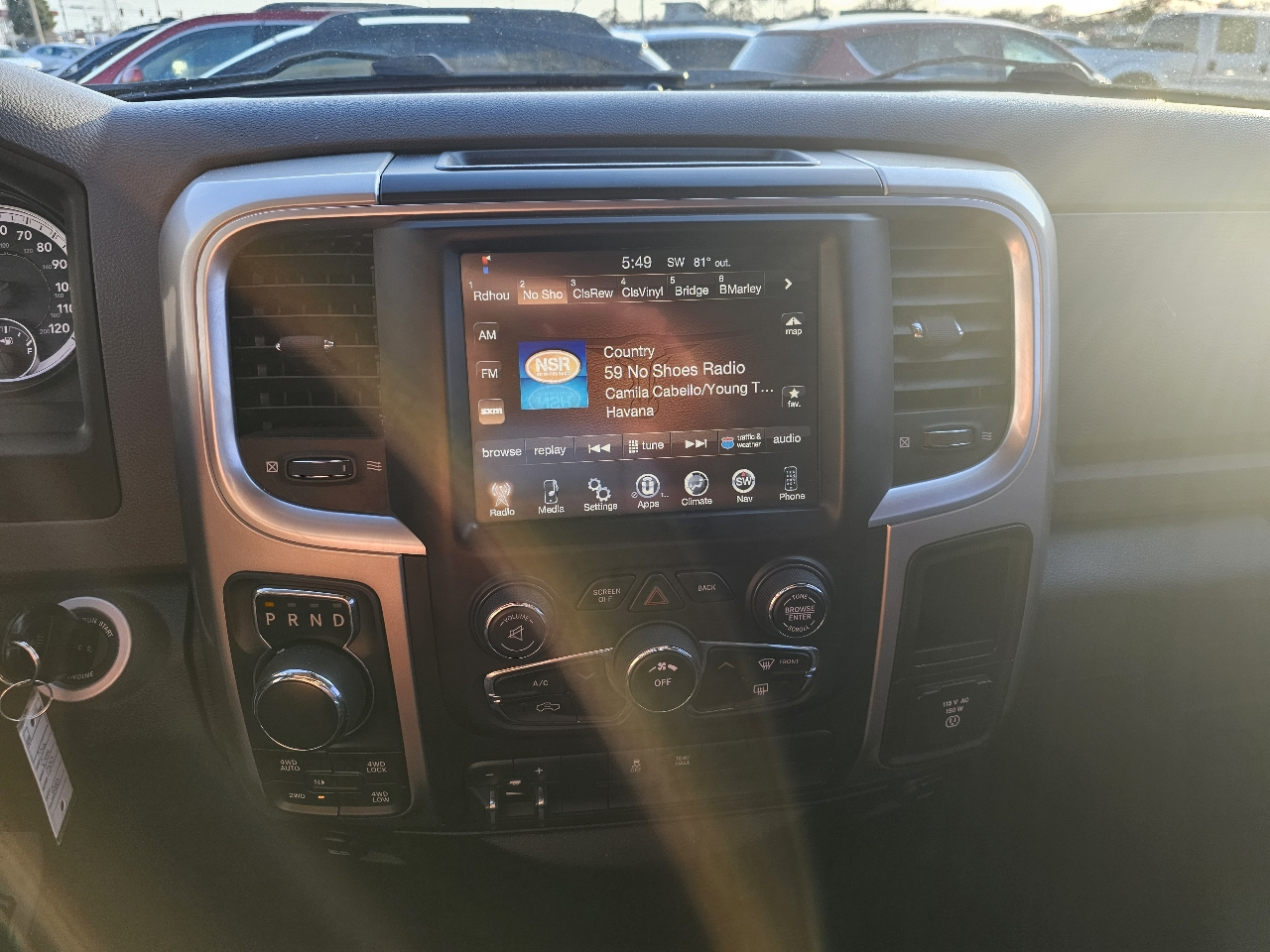 RAM 1500 4WD Crew Cab 140.5" Big Horn 2015