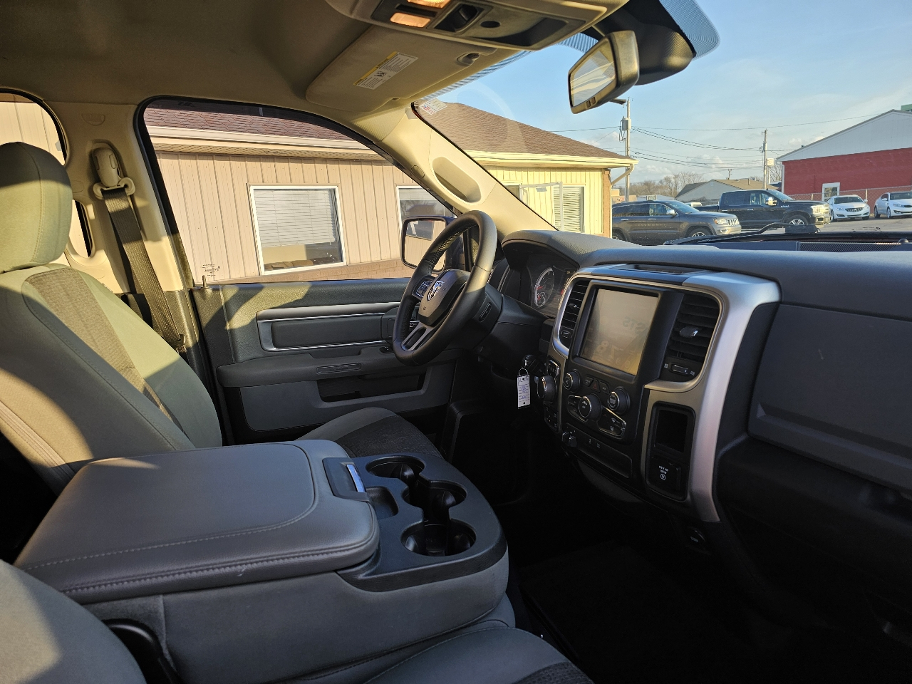 RAM 1500 4WD Crew Cab 140.5" Big Horn 2015