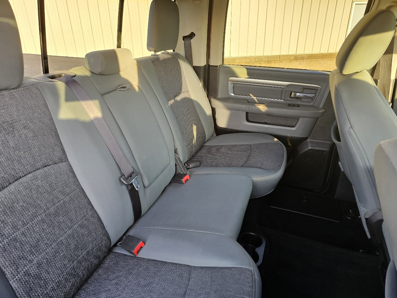 RAM 1500 4WD Crew Cab 140.5" Big Horn 2015