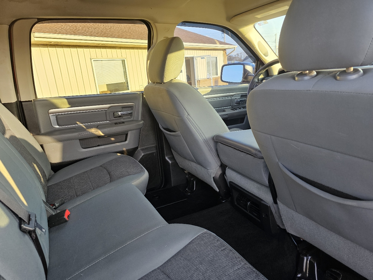 RAM 1500 4WD Crew Cab 140.5" Big Horn 2015