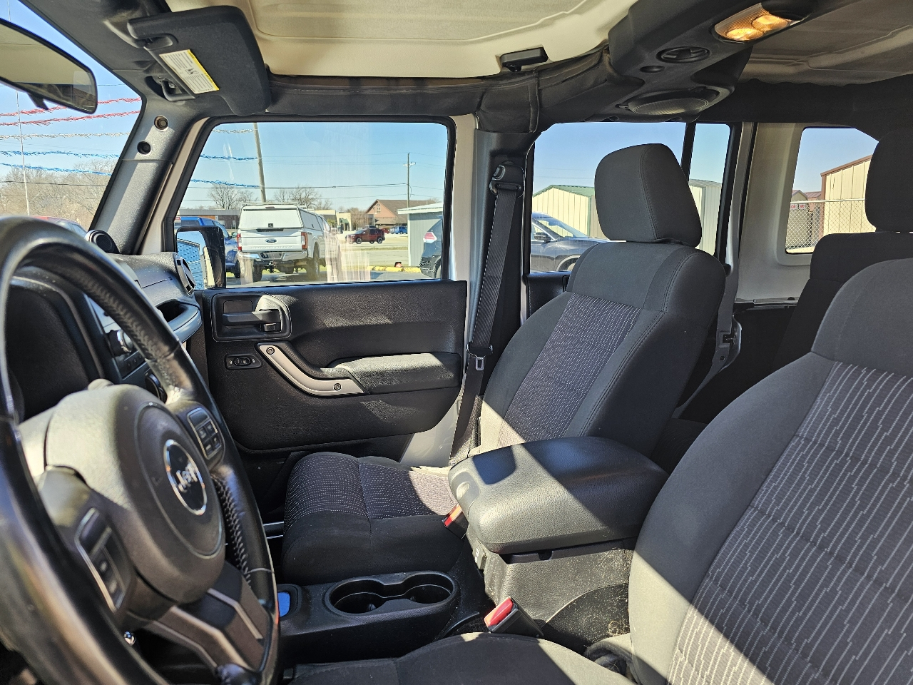 Jeep Wrangler Unlimited 4WD 4dr Sahara 2012