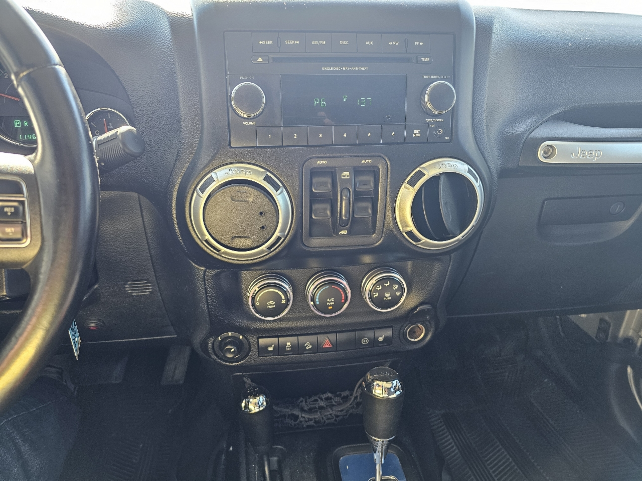 Jeep Wrangler Unlimited 4WD 4dr Sahara 2012