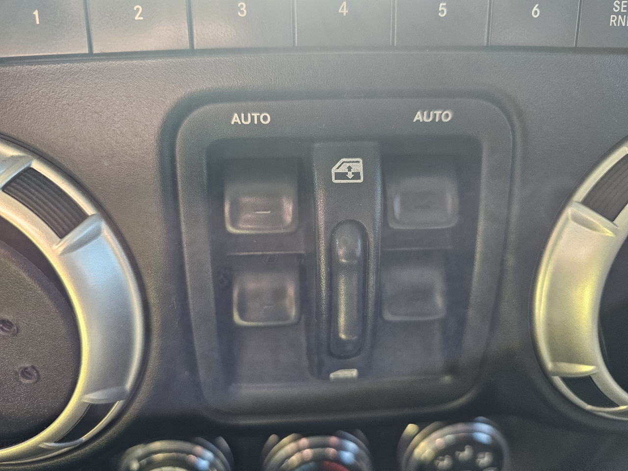 Jeep Wrangler Unlimited 4WD 4dr Sahara 2012