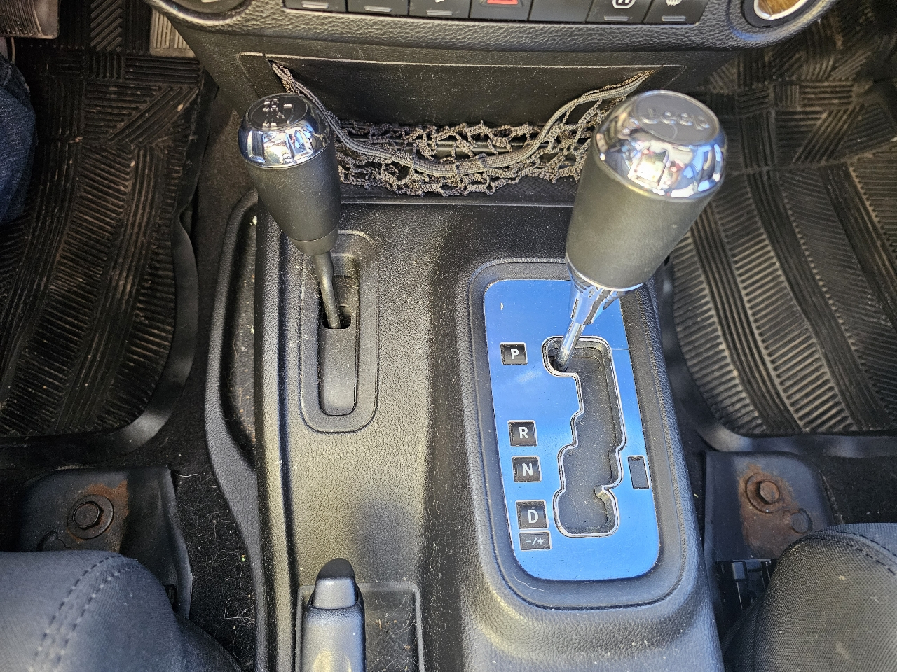 Jeep Wrangler Unlimited 4WD 4dr Sahara 2012