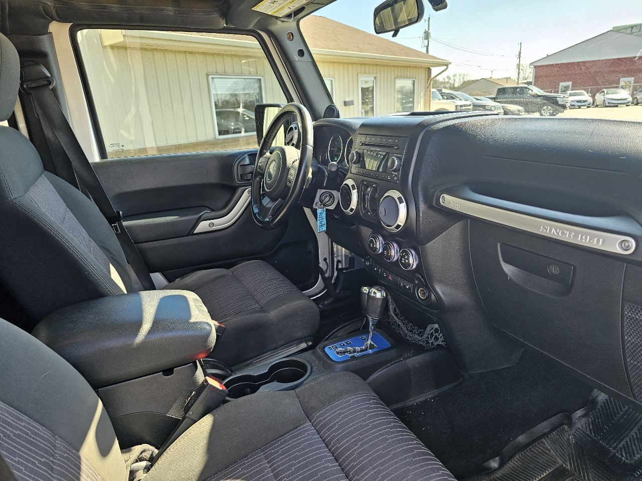 Jeep Wrangler Unlimited 4WD 4dr Sahara 2012