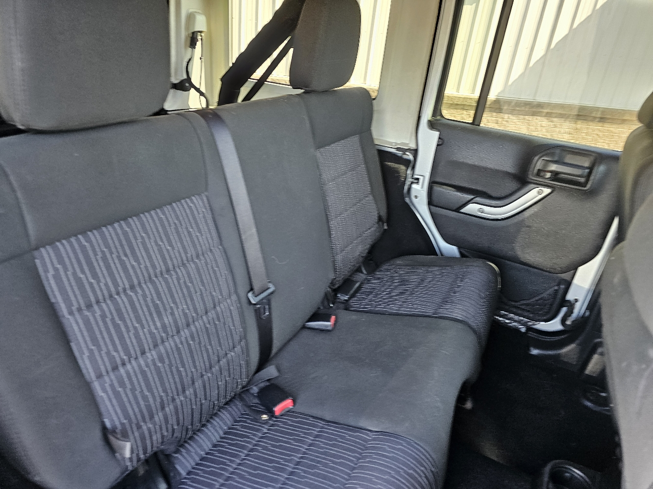 Jeep Wrangler Unlimited 4WD 4dr Sahara 2012