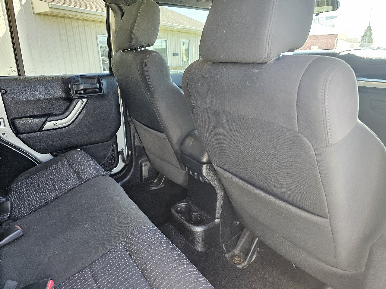 Jeep Wrangler Unlimited 4WD 4dr Sahara 2012