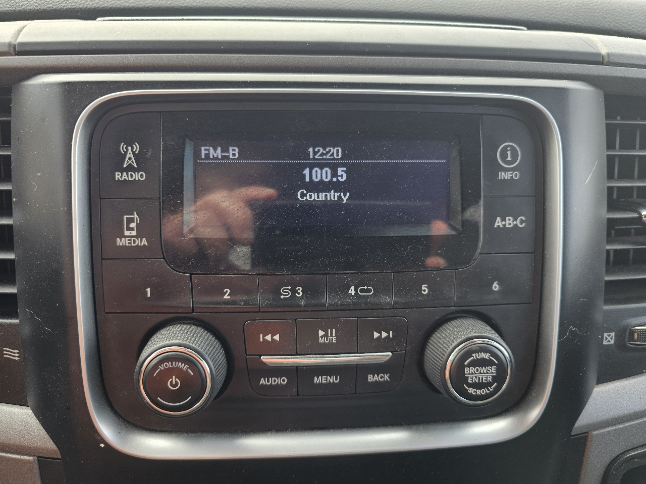 RAM 1500 4WD Quad Cab 140.5" Express 2014