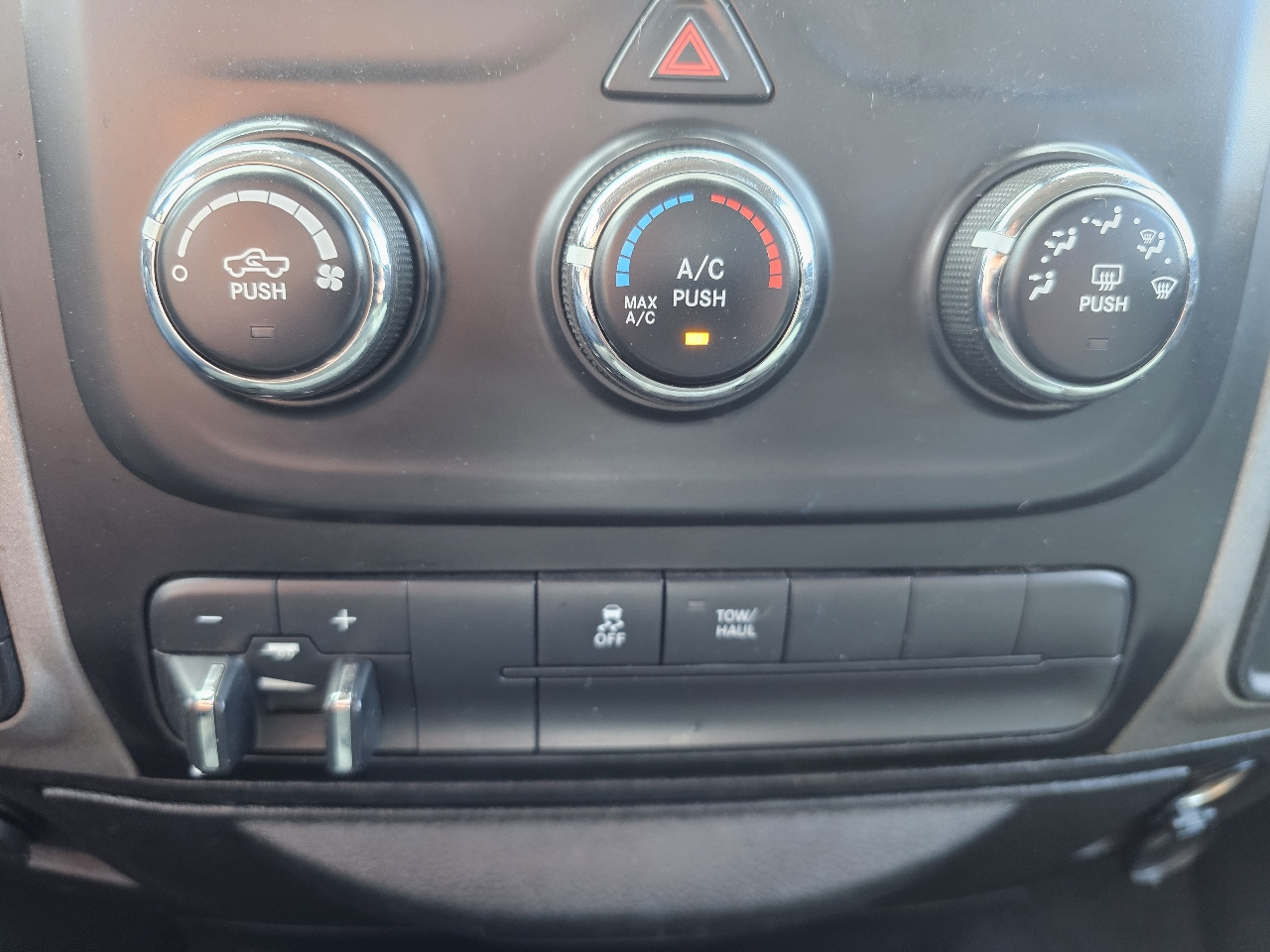 RAM 1500 4WD Quad Cab 140.5" Express 2014