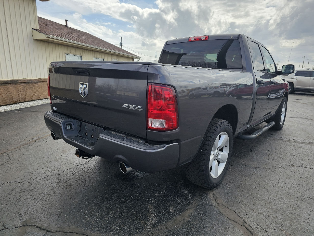 RAM 1500 4WD Quad Cab 140.5" Express 2014