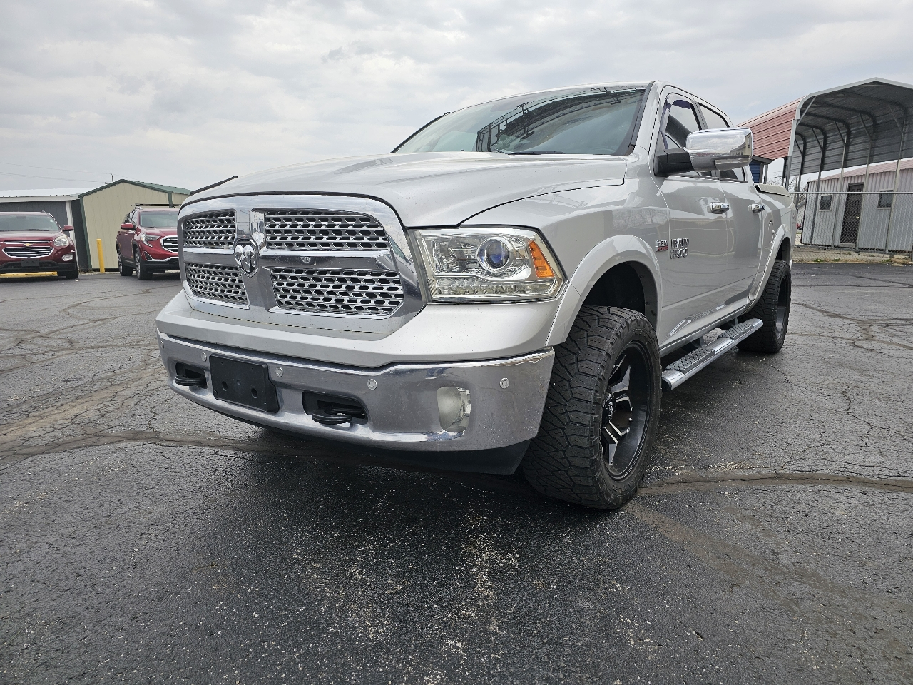 RAM 1500 Laramie 4x4 Crew Cab 5'7" Box 2017