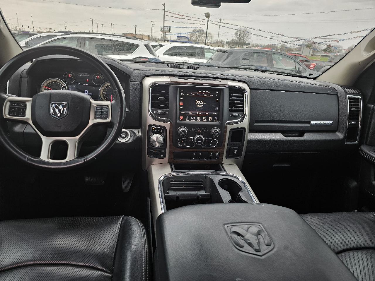 RAM 1500 Laramie 4x4 Crew Cab 5'7" Box 2017