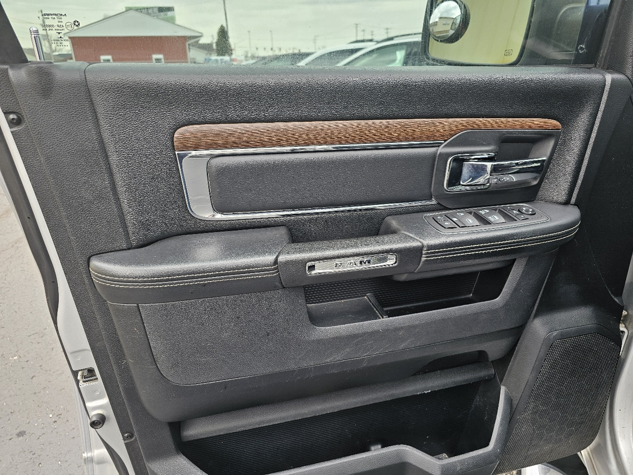 RAM 1500 Laramie 4x4 Crew Cab 5'7" Box 2017