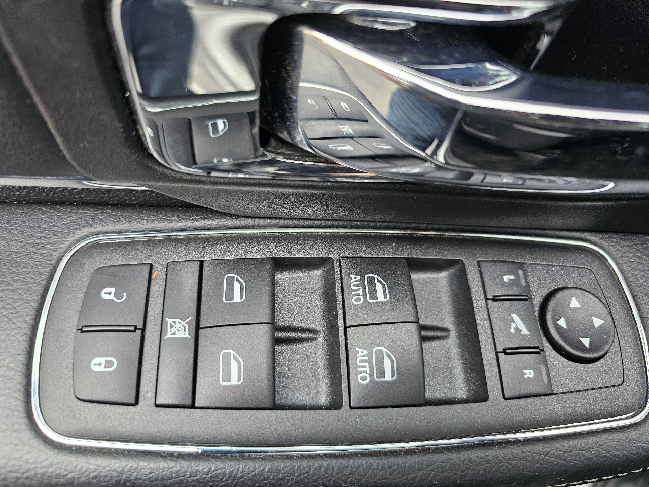 RAM 1500 Laramie 4x4 Crew Cab 5'7" Box 2017