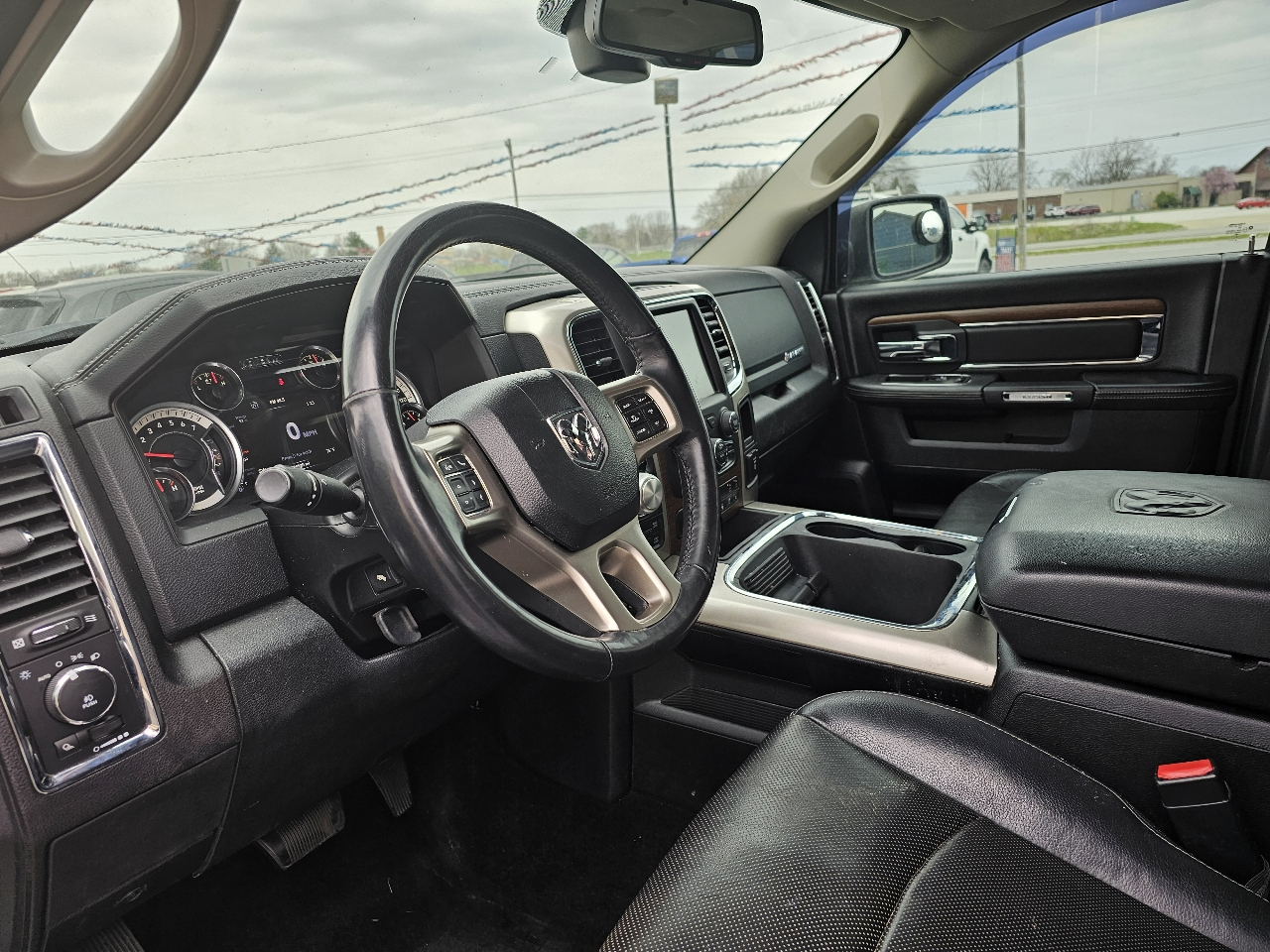 RAM 1500 Laramie 4x4 Crew Cab 5'7" Box 2017