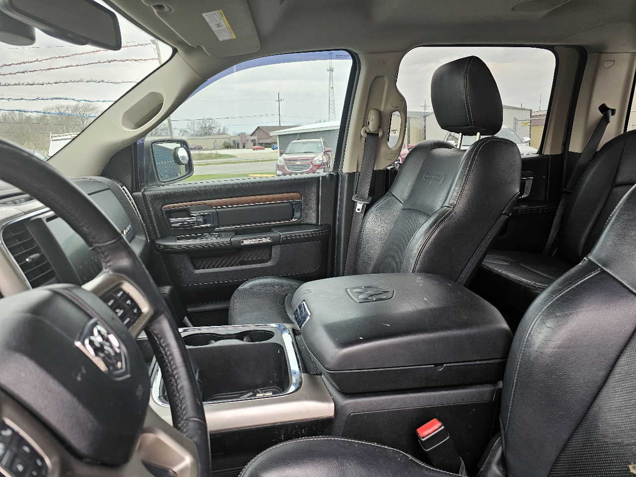 RAM 1500 Laramie 4x4 Crew Cab 5'7" Box 2017