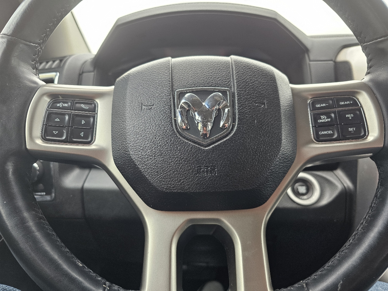 RAM 1500 Laramie 4x4 Crew Cab 5'7" Box 2017