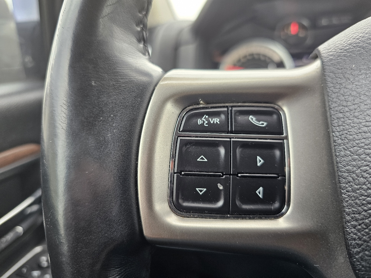 RAM 1500 Laramie 4x4 Crew Cab 5'7" Box 2017