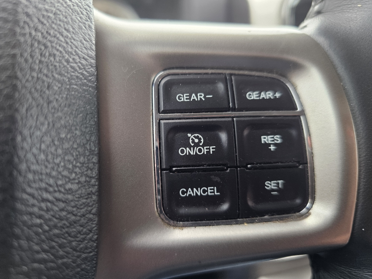 RAM 1500 Laramie 4x4 Crew Cab 5'7" Box 2017