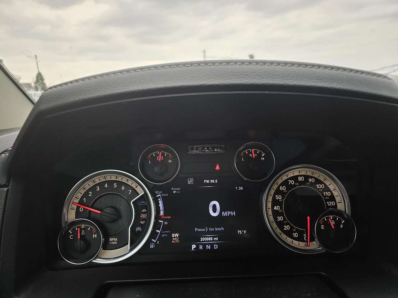 RAM 1500 Laramie 4x4 Crew Cab 5'7" Box 2017