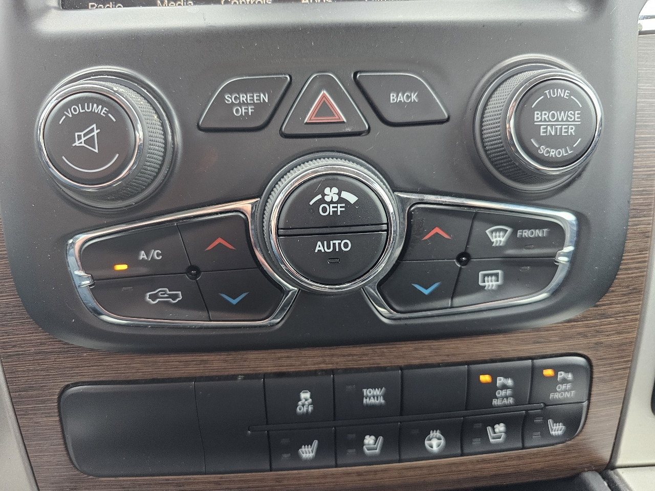 RAM 1500 Laramie 4x4 Crew Cab 5'7" Box 2017