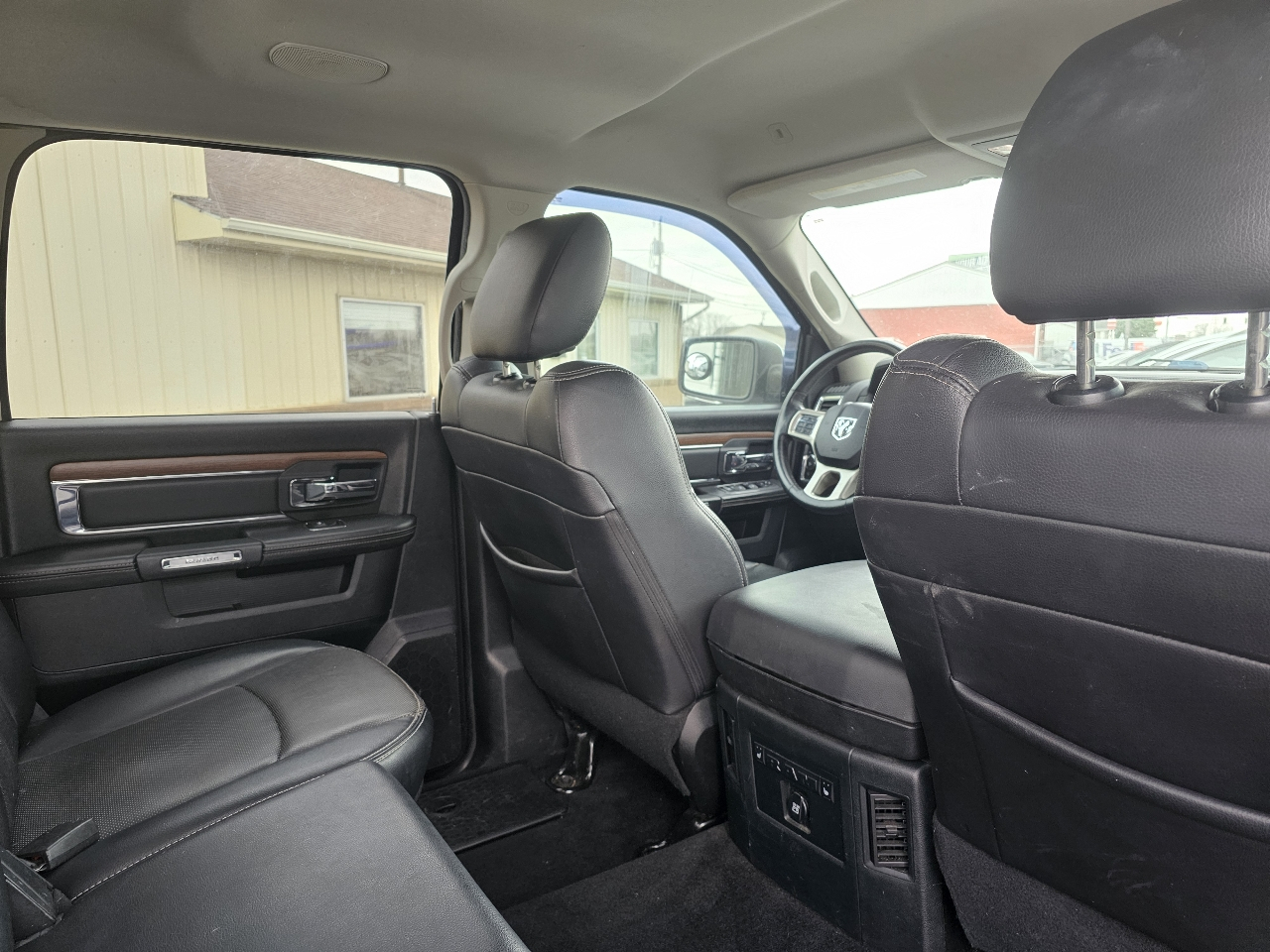 RAM 1500 Laramie 4x4 Crew Cab 5'7" Box 2017