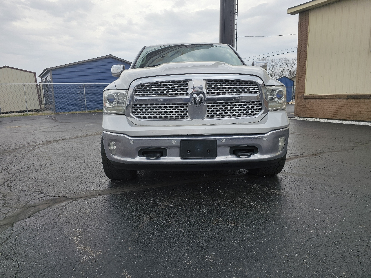 RAM 1500 Laramie 4x4 Crew Cab 5'7" Box 2017