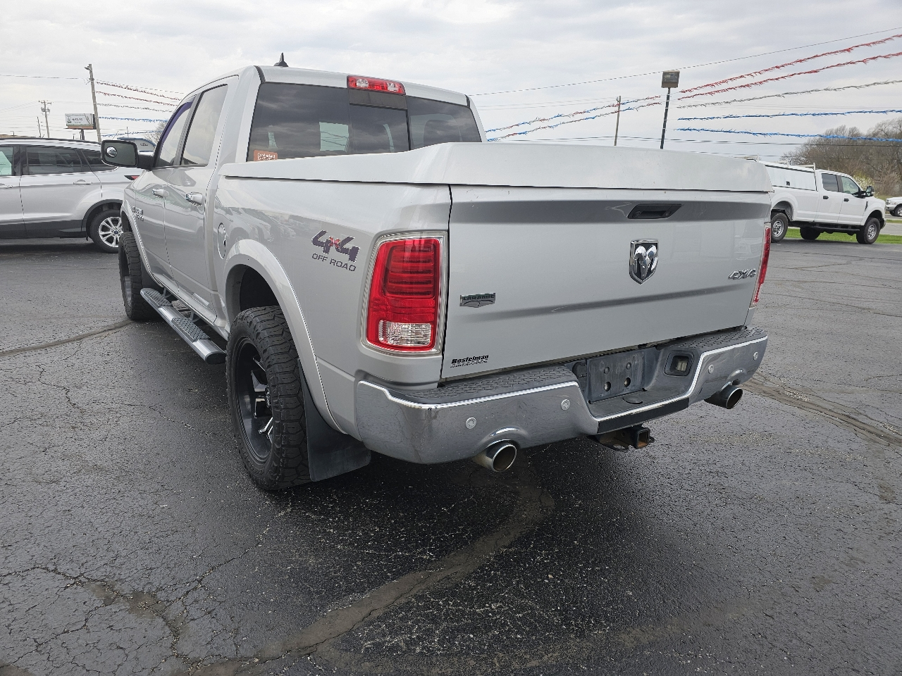RAM 1500 Laramie 4x4 Crew Cab 5'7" Box 2017