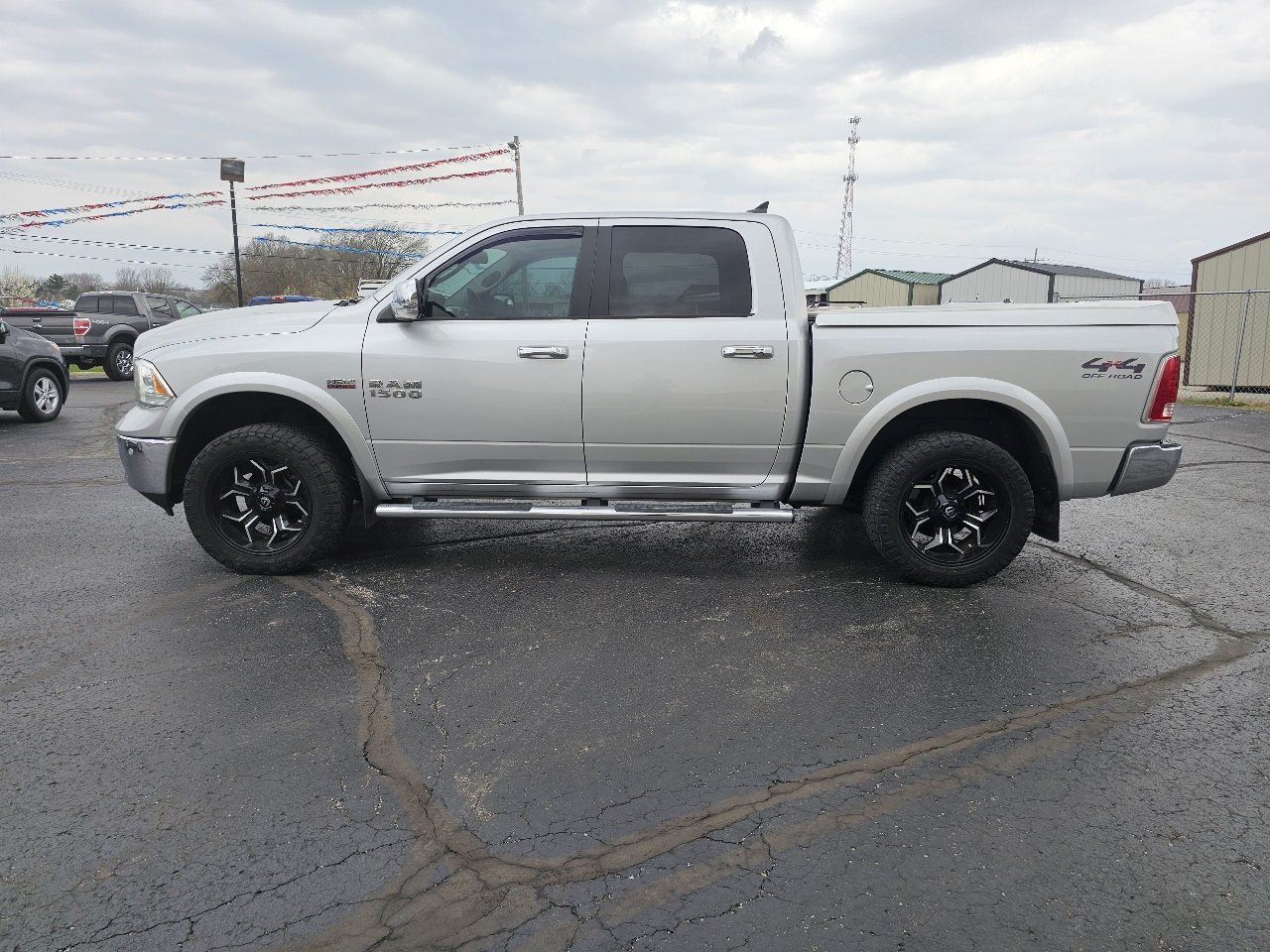 RAM 1500 Laramie 4x4 Crew Cab 5'7" Box 2017