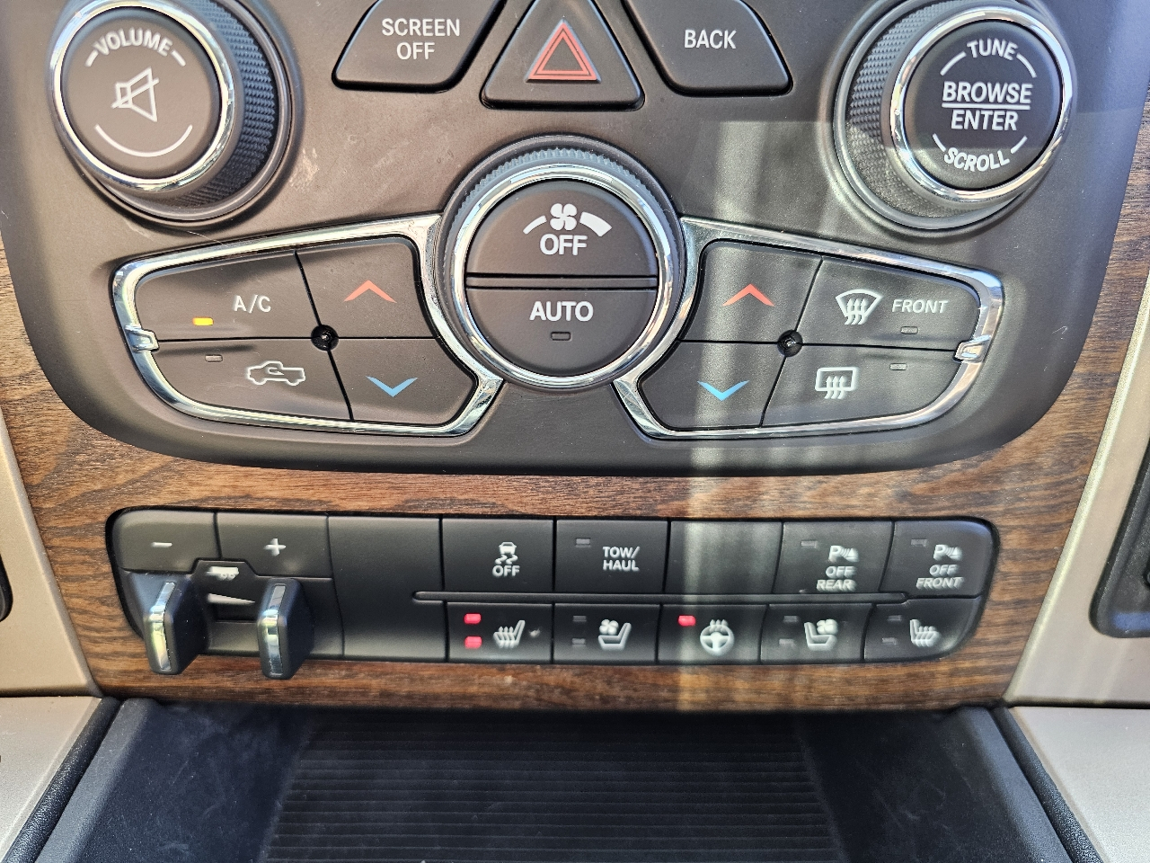 RAM 1500 Longhorn 4x4 Crew Cab 5'7" Box *Ltd Avail* 2018