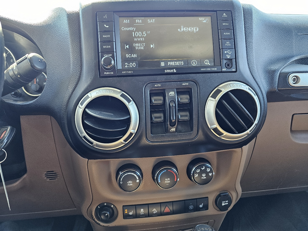 Jeep Wrangler Unlimited 4WD 4dr Sahara 2014