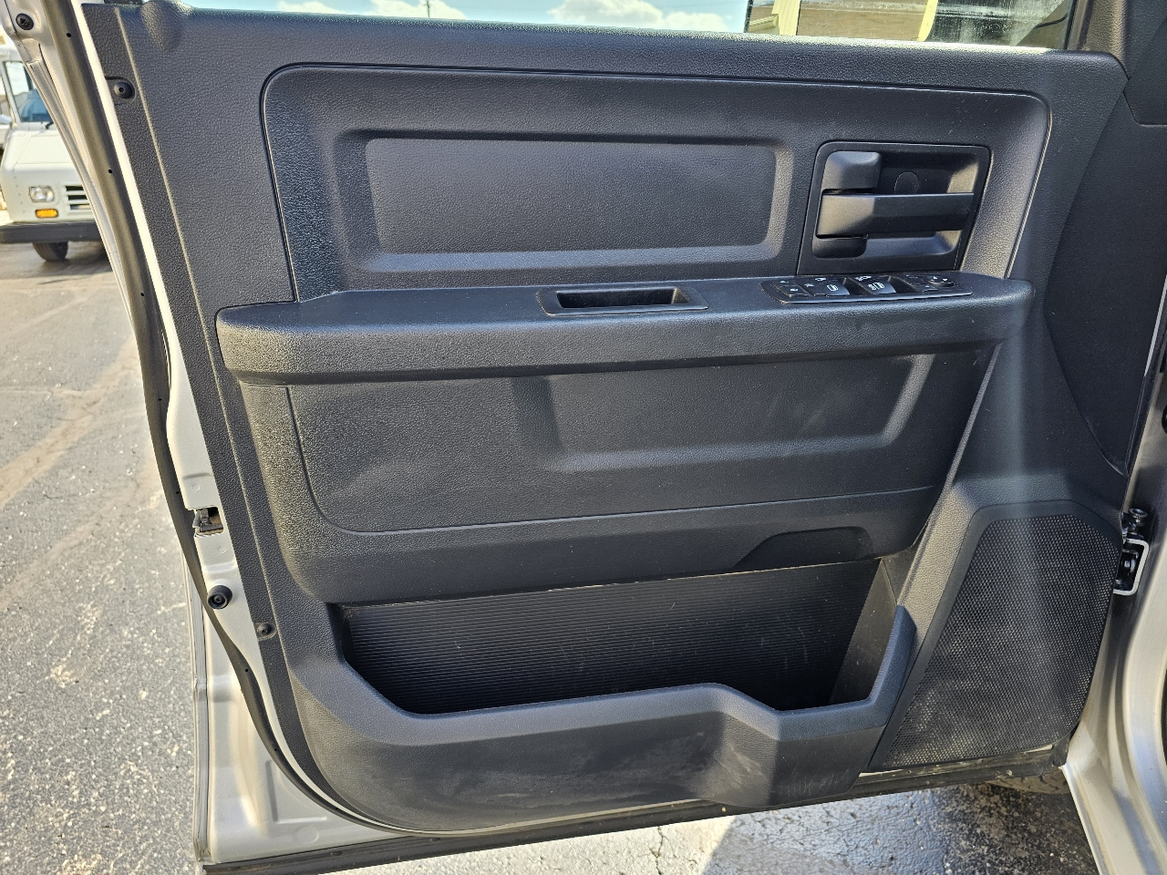 RAM 1500 Tradesman 4x4 Quad Cab 6'4" Box 2017