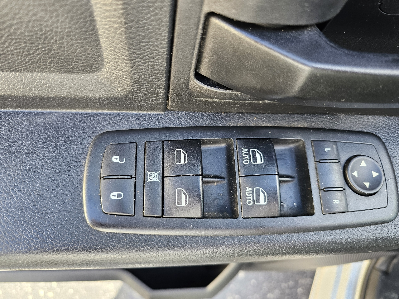 RAM 1500 Tradesman 4x4 Quad Cab 6'4" Box 2017