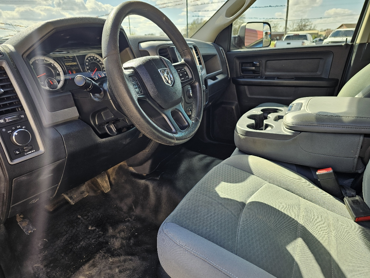 RAM 1500 Tradesman 4x4 Quad Cab 6'4" Box 2017