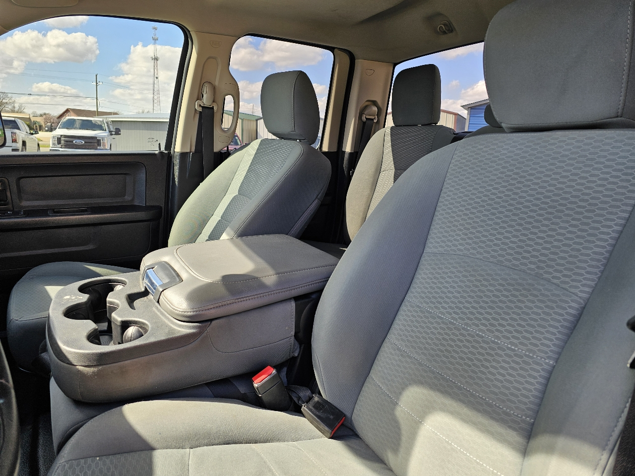 RAM 1500 Tradesman 4x4 Quad Cab 6'4" Box 2017