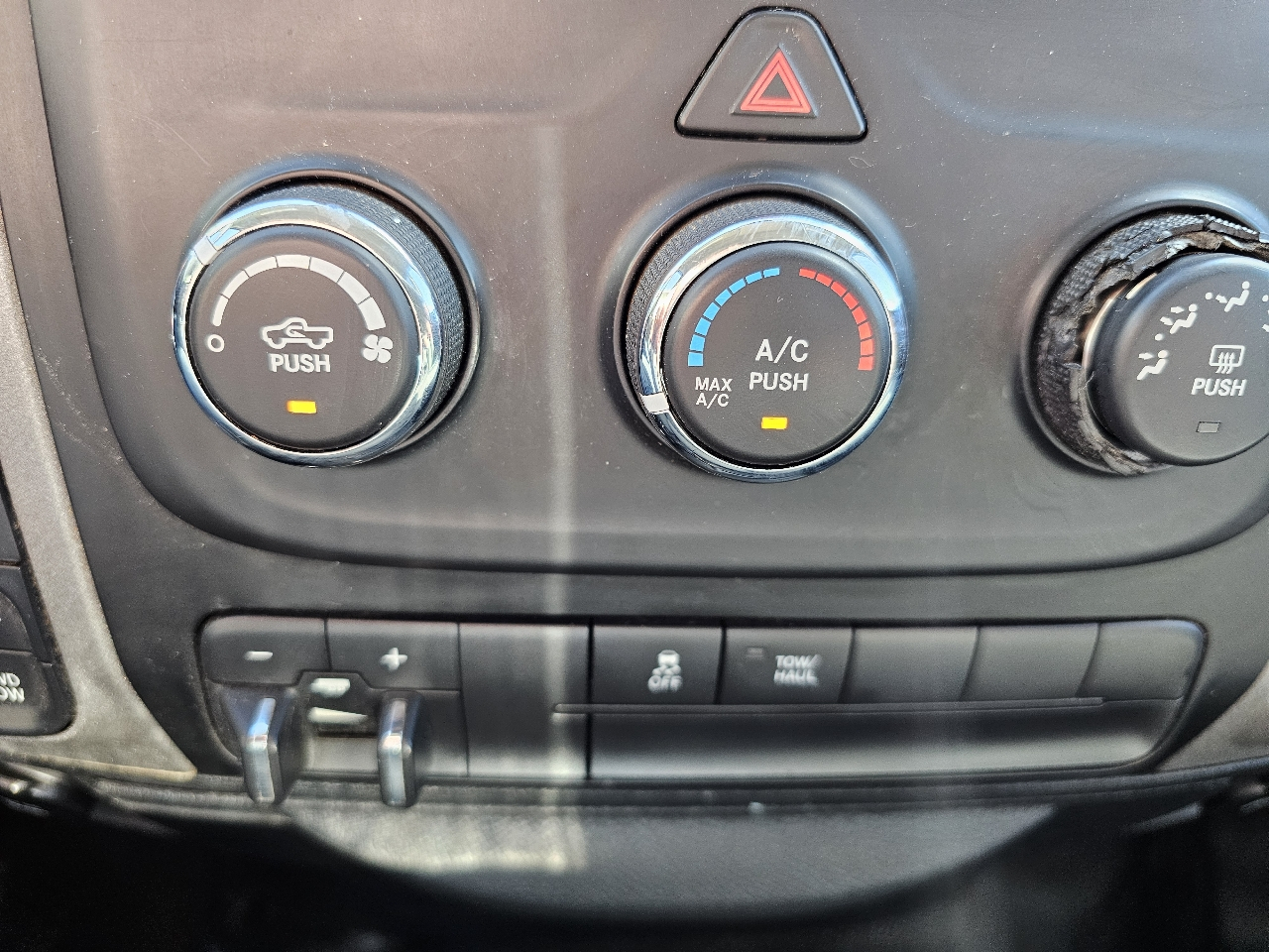 RAM 1500 Tradesman 4x4 Quad Cab 6'4" Box 2017