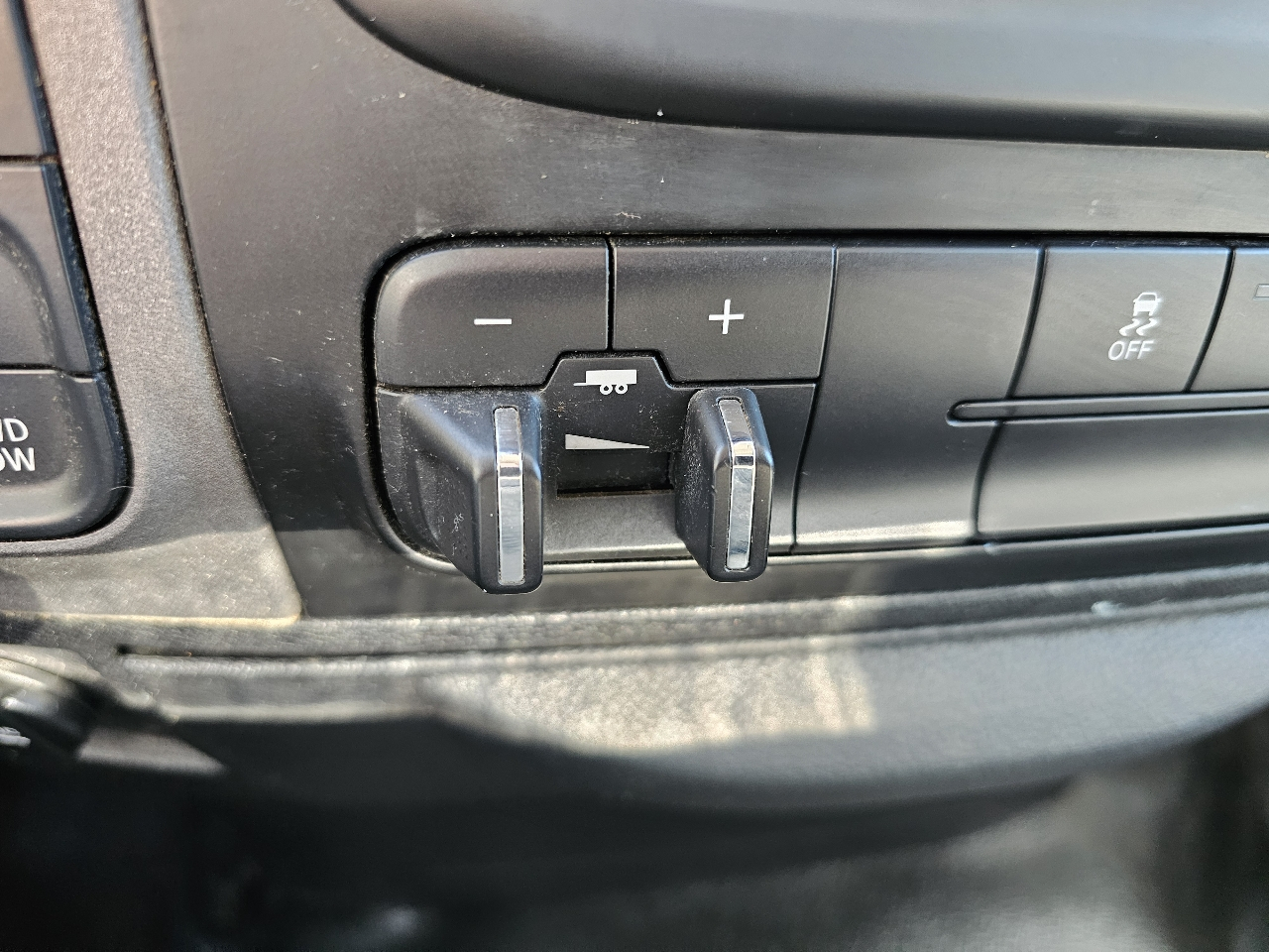 RAM 1500 Tradesman 4x4 Quad Cab 6'4" Box 2017